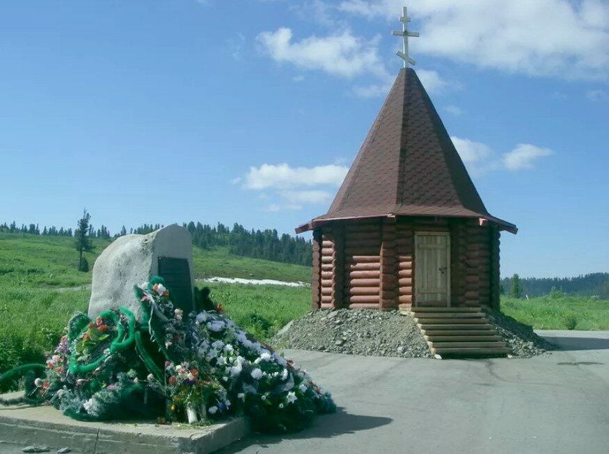 Алтай статуи часовни