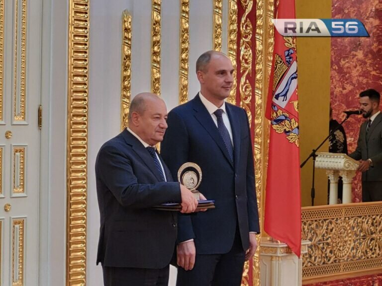    Губернатор Денис Паслер вручил награды победителям конкурса «Лидер экономики» Кристина Просвиркина