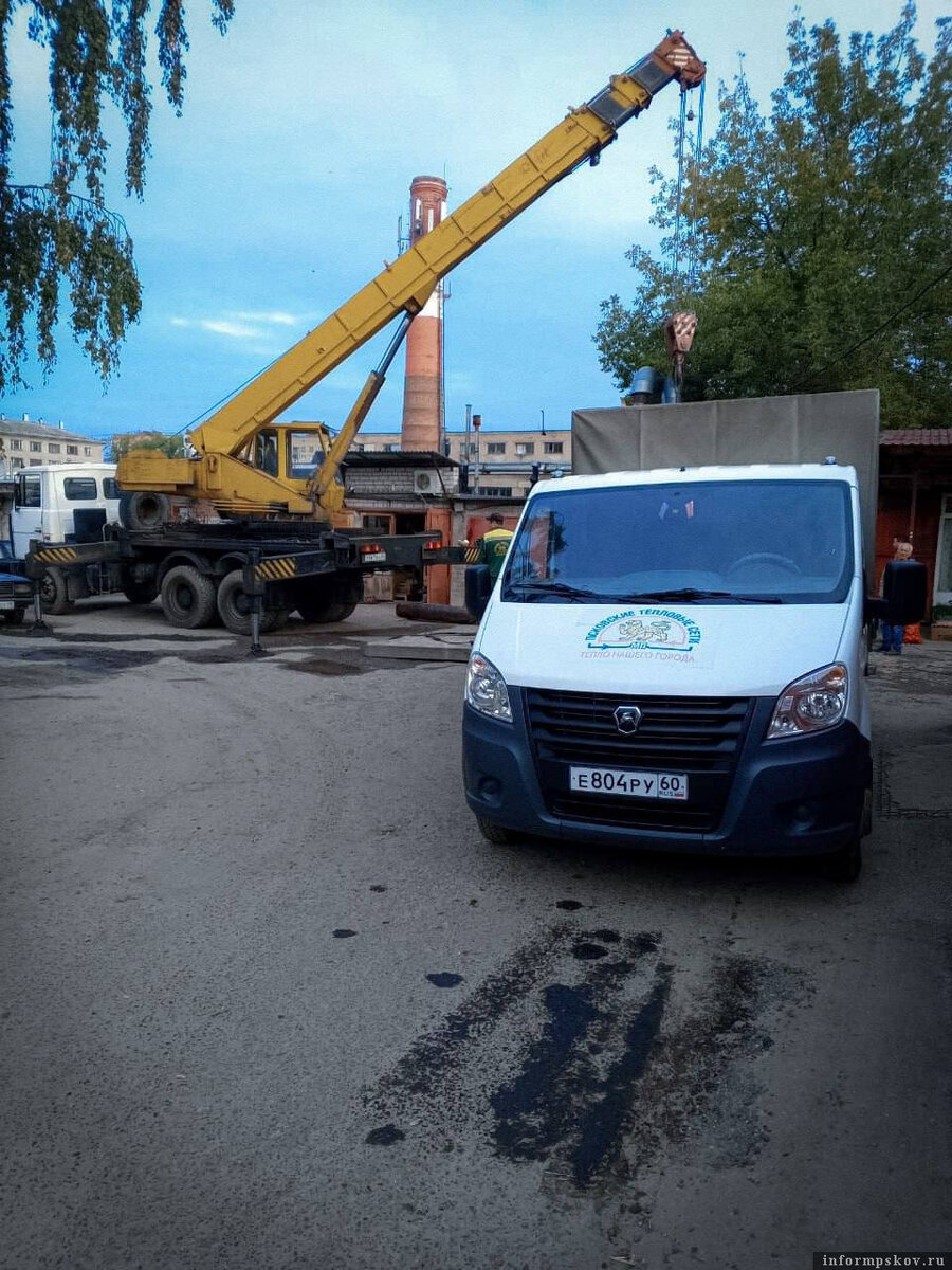 Горячая вода в домах жителей Завеличья, пострадавших из-за утечки на  трубопроводе, появится вечером | Псковское агентство информации | Дзен