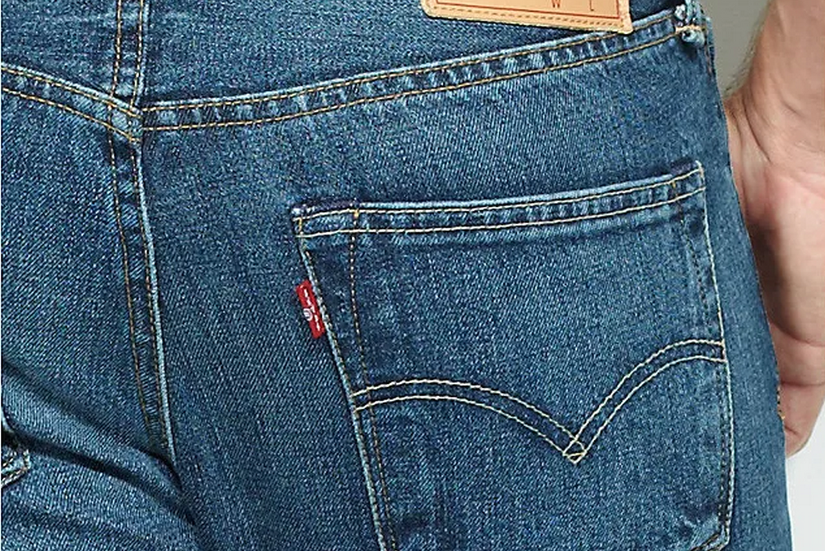     Почему классические синие джинсы прошивают только оранжевой нитью: спорим, что вы не догадаетесь