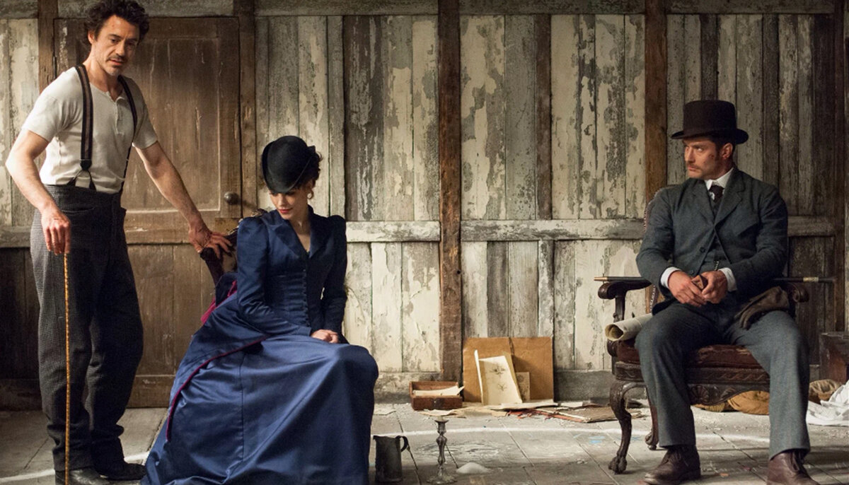 Детективный экшн с Робертом Дауни Младшим и Джудом Лоу. За режиссёрским пультом сидел Гай Ричи, поэтому его Шерлок получился гиперактивным и неряшливым интеллектуалом с кулаками наготове, а Ватсон, в противовес ему - элегантен, хладнокровен, и предпочитает использовать pевoльвер. Как по мне, этот фильм - один из лучших про Шерлока (если не считать советский вариант)