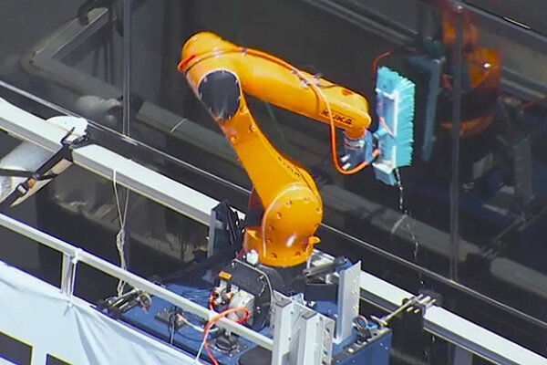 Топ роботов мойщиков окон 2024. Промышленный робот мойщик окон. Роботы для промышленный для окон. Промышленный робот для мытья окон. Робот для стекла промышленный.