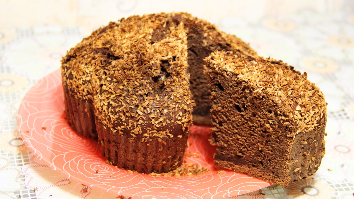 Шоколадный пирог на кефире с кокосовой стружкой