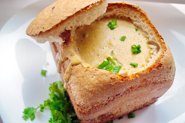 Грибной суп-пюре в хлебе за 40 минут: Пример интересной подачи