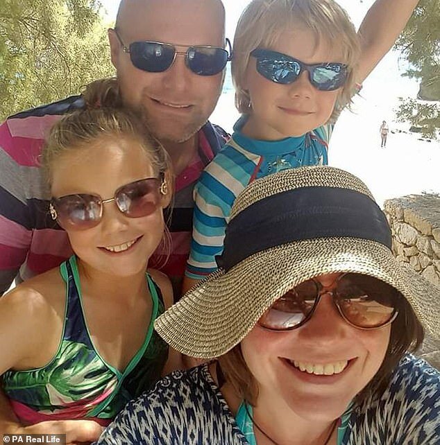 Виктория и ее семья. Фото Daily Mail