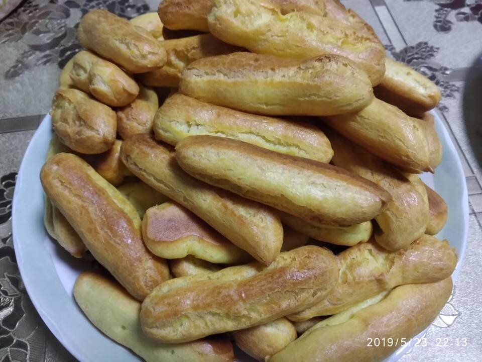 печенье заварные пальчики. украсить торт дамские пальчики. пироженка дамские пальчики. дамские пальчики печенье со сгущенкой. эклеры дамские пальчики буланжерия.