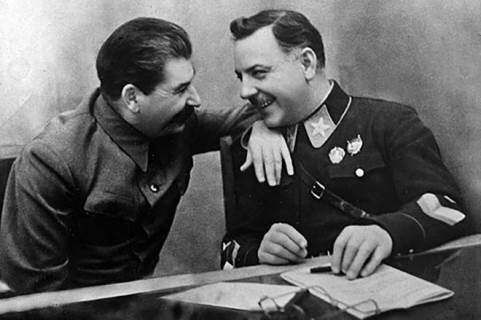 Ворошилов, немногий из сталинского окружения, который мог обращаться к нему на ТЫ