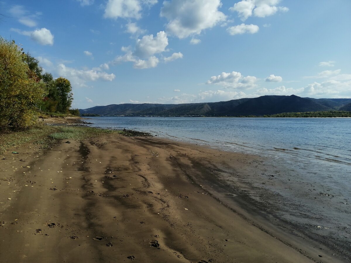 Волга,вид на  Жигулёвские горы.