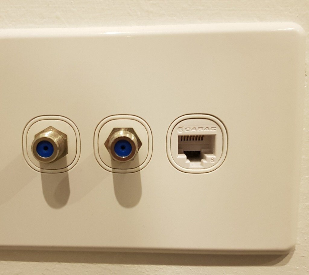 kote.online - RJ45 розетка под номером шесть 