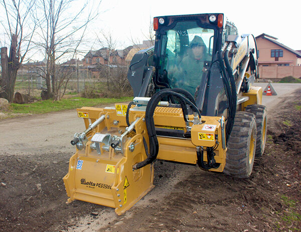 Навесная дорожная фреза для мини-погрузчика