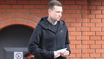 По информации Спорт-Экспресс, бывший игрок «Краснодара» Павел Мамаев может продолжить карьеру в московском «Динамо». Стороны на данный момент ведут переговоры.

