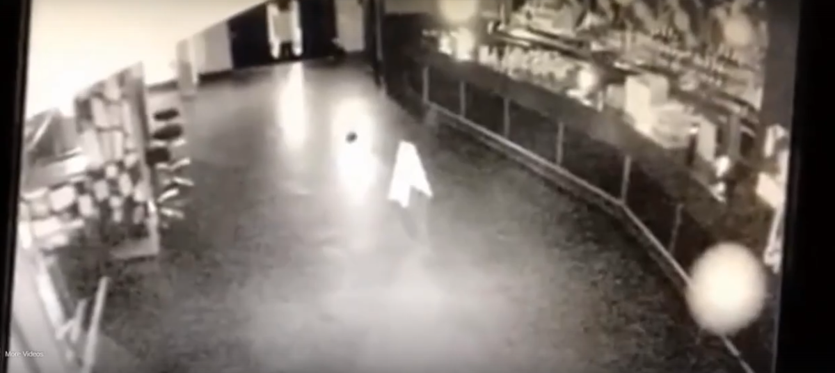 Пустой бар после закрытия