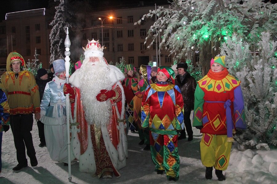 Дедов самара. Новогодние гуляния Самара. Дед Мороз в Самаре. Новогодние мероприятия в Самаре 2020. Дед Мороз на площади Самары.