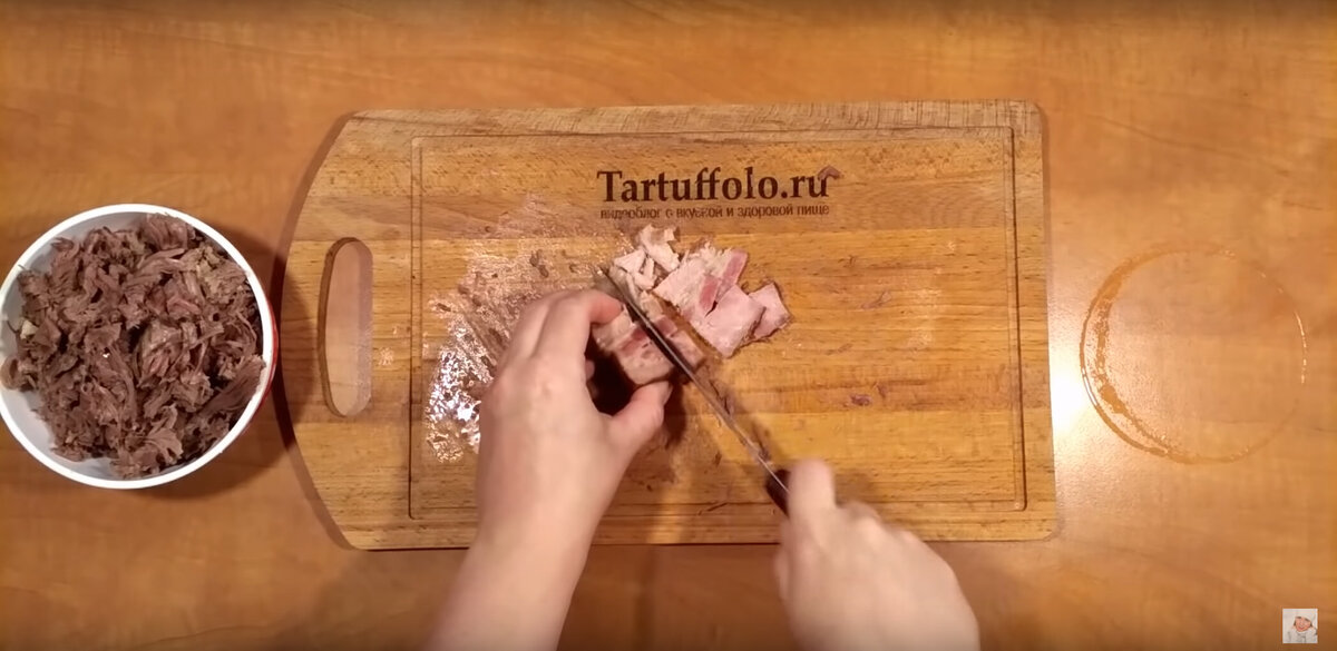 Праздничное заливное на Новый год: сказочный мясной торт "Леший".