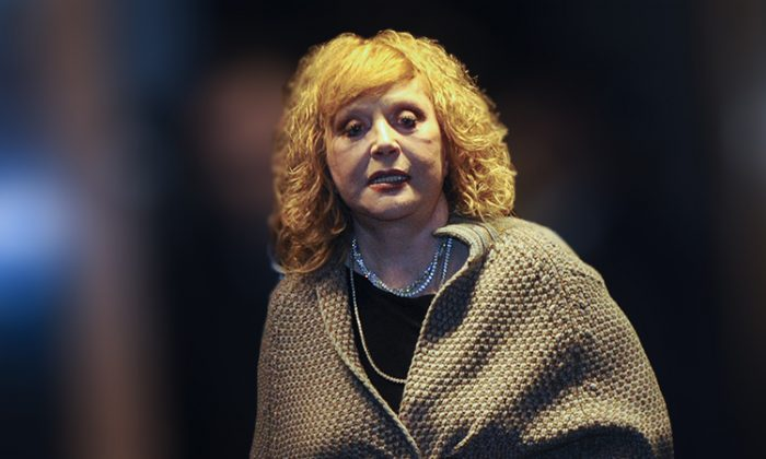 Сама актриса списывала свое состояние на постоянные нагрузки, возраст, стрессы, которыми обладает любой известный человек. Перерывы между гастролями у нее были очень короткими.