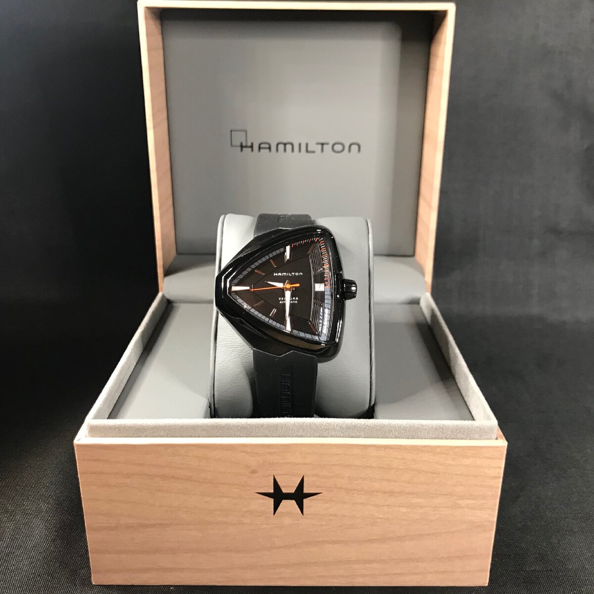 Hamilton Ventura Elvis