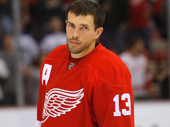  Павел Дацюк – российский хоккеист, большую часть карьеры занимающий позицию центрального нападающего.