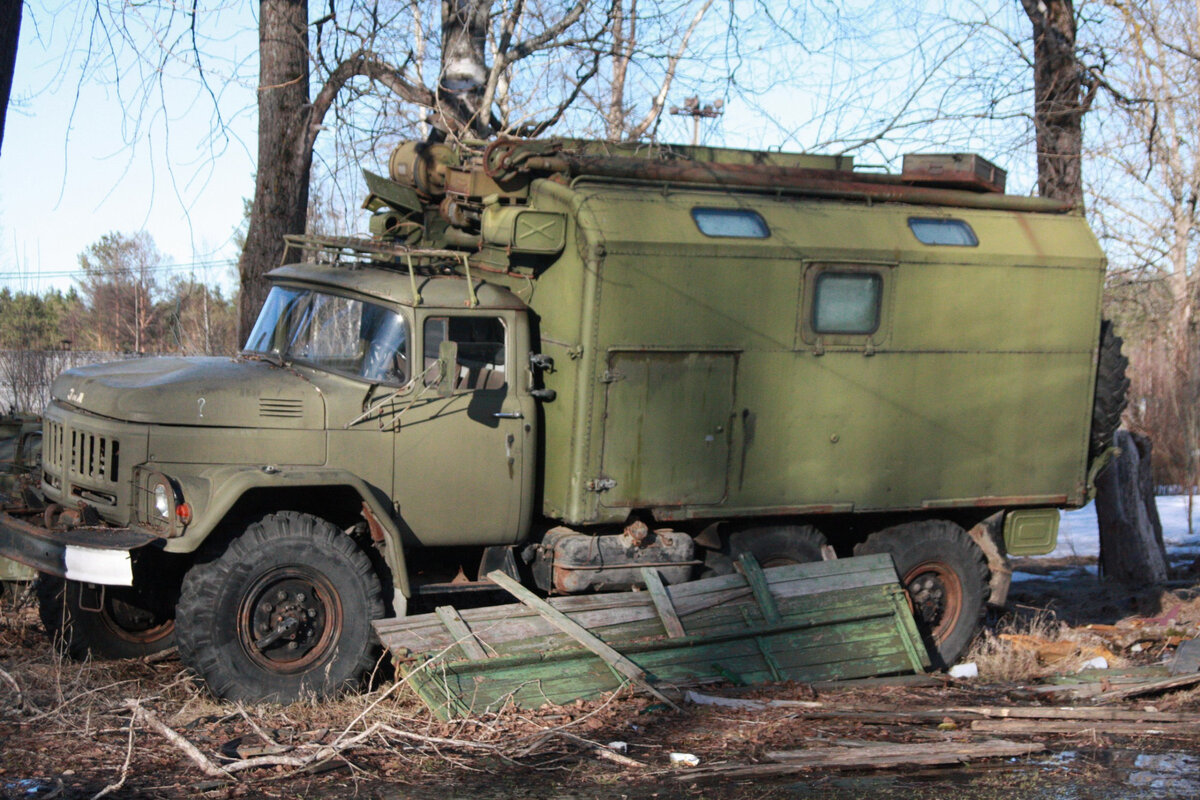 Бесхозная военная техника простаивает на заброшенной воинской части | Pod |  Gorod | Дзен