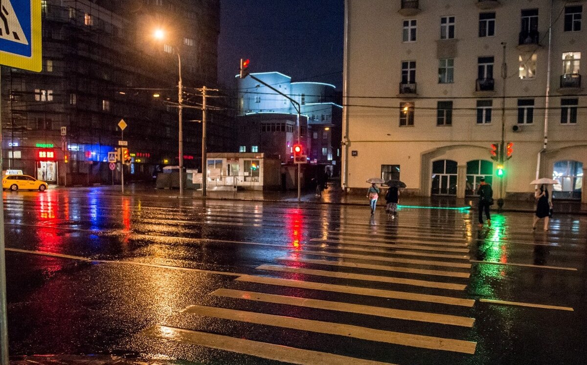Пешеходов водителям НЕ ВИДНО. 
