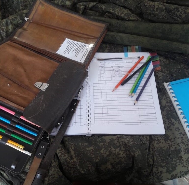 На фото: Армейская "планшетка" до сих пор в строю армии.