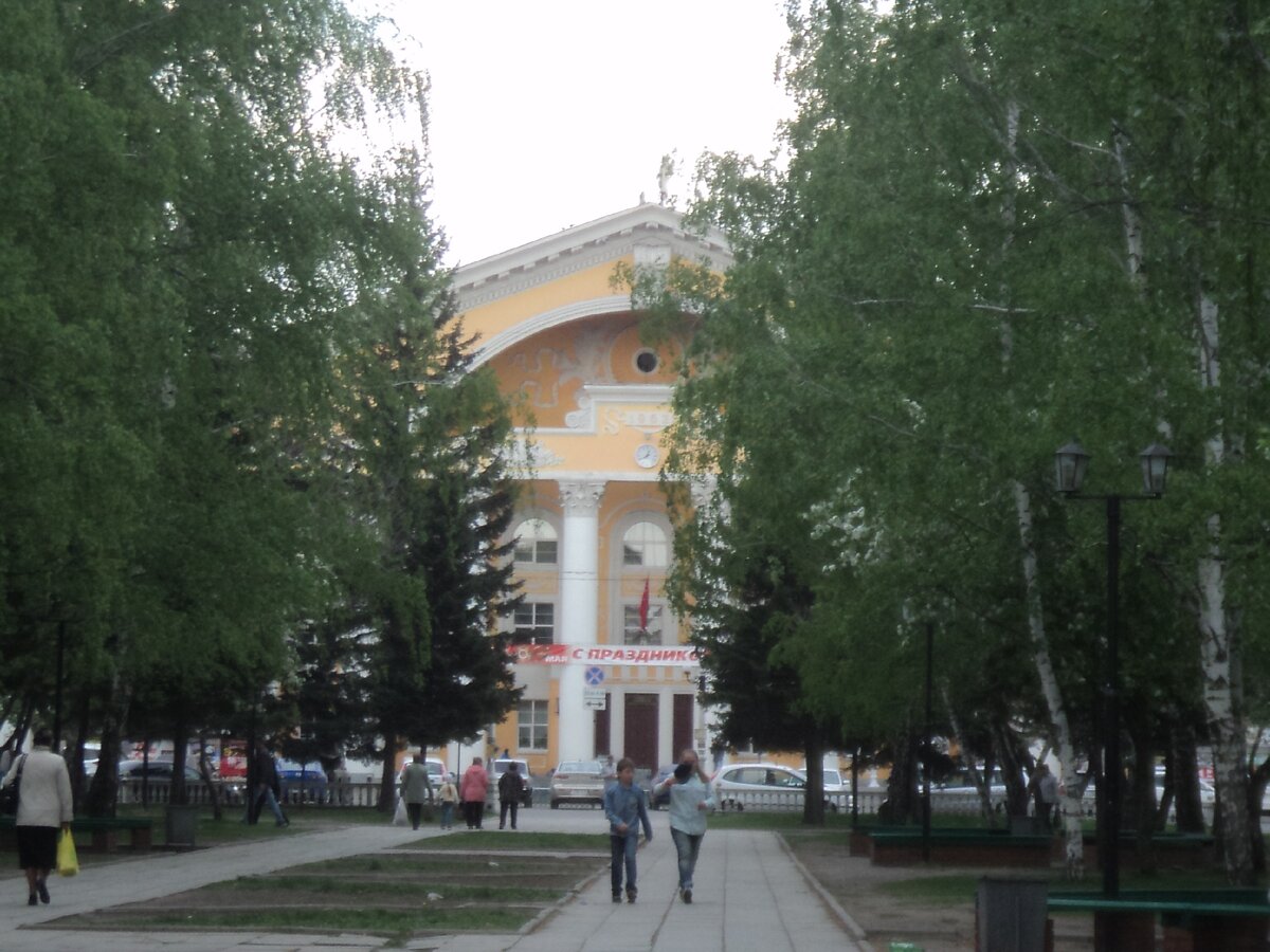 На этом бульваре можно было легко снять любую красотку