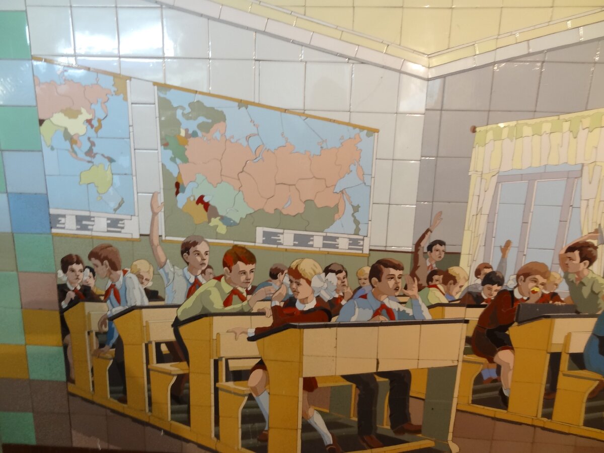 Мозаичное панно "Урок" в подземном переходе Ростова-на-Дону