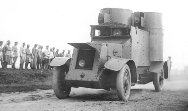 Бронеавтомобиль «Остин» русской бронировки на учениях Белорусского военного округа. 1929 год. (РГАКФД).