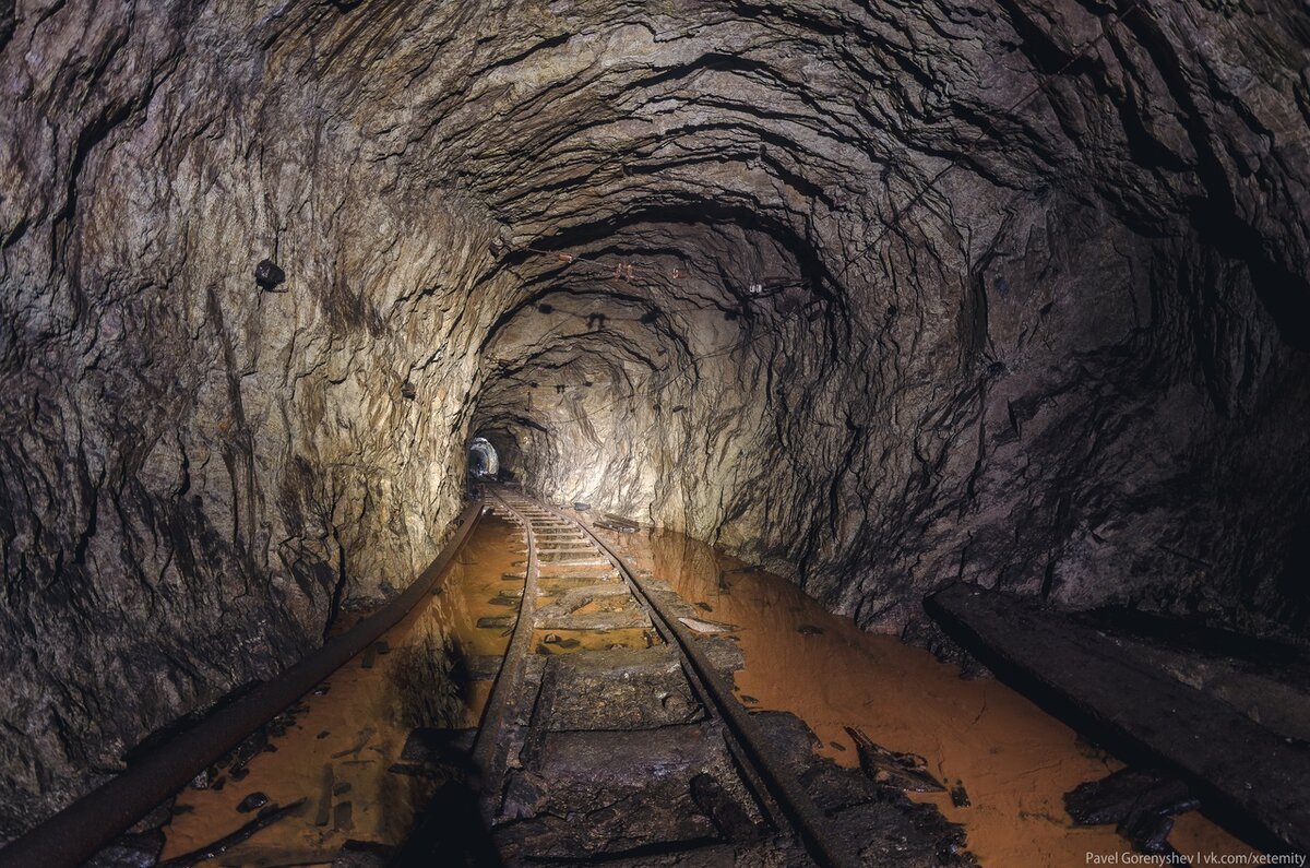 Диггер-рейд в гигантскую полузаброшенную шахту