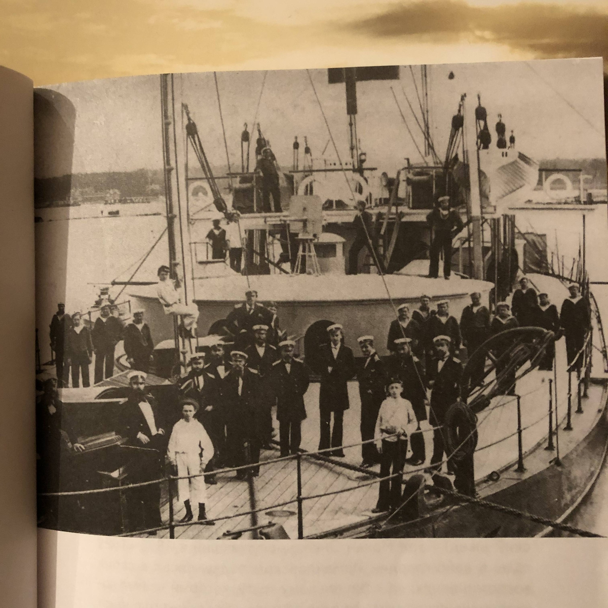 Броненосная лодка русалка гибель. Чародейка броненосная лодка. Броненосный фрегат адмирал лазарев. Броненосец русалка 1893. Канонерская лодка русалка.