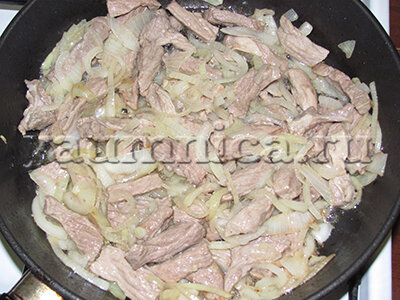 Рецепт мяса с грибами в сметанном соусе