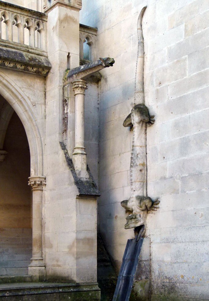 2. Ящер, изрыгающий поток воды