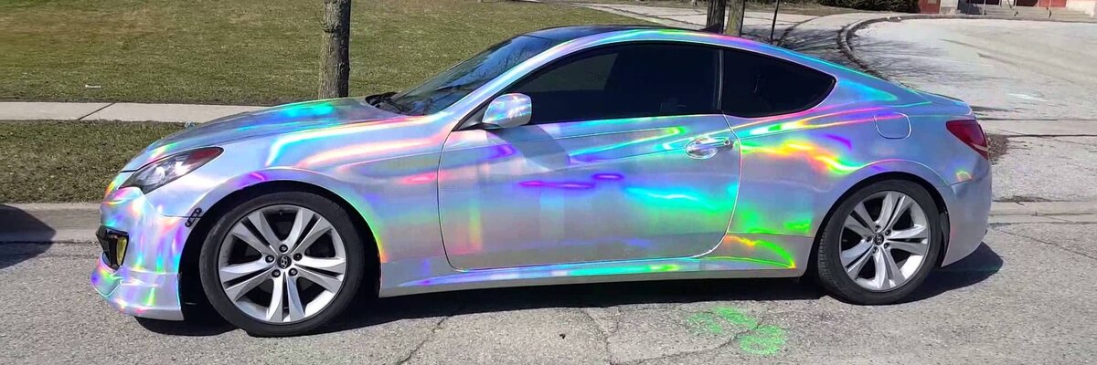 Автомобиль с голографическим окрасом - с какого угла не посмотрите, окрас и цвета на каждой детали авто будут разными.