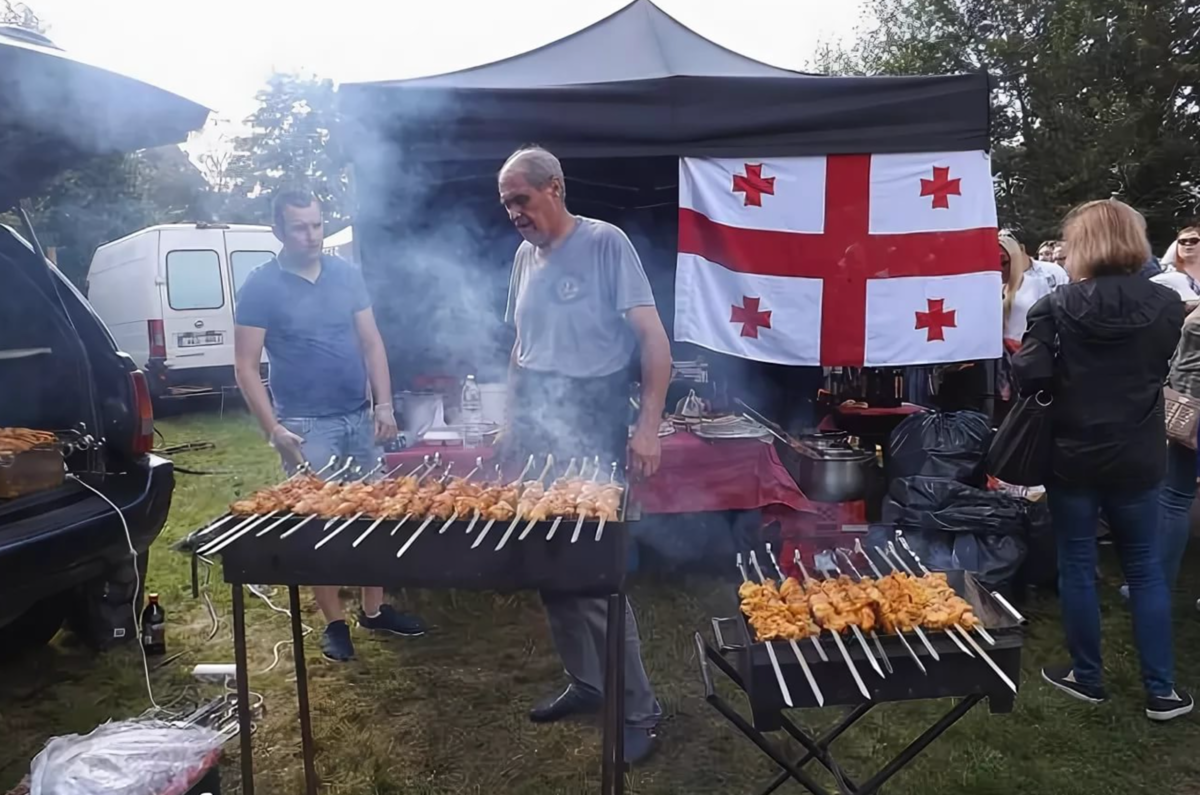 Грузинский шашлык на природе