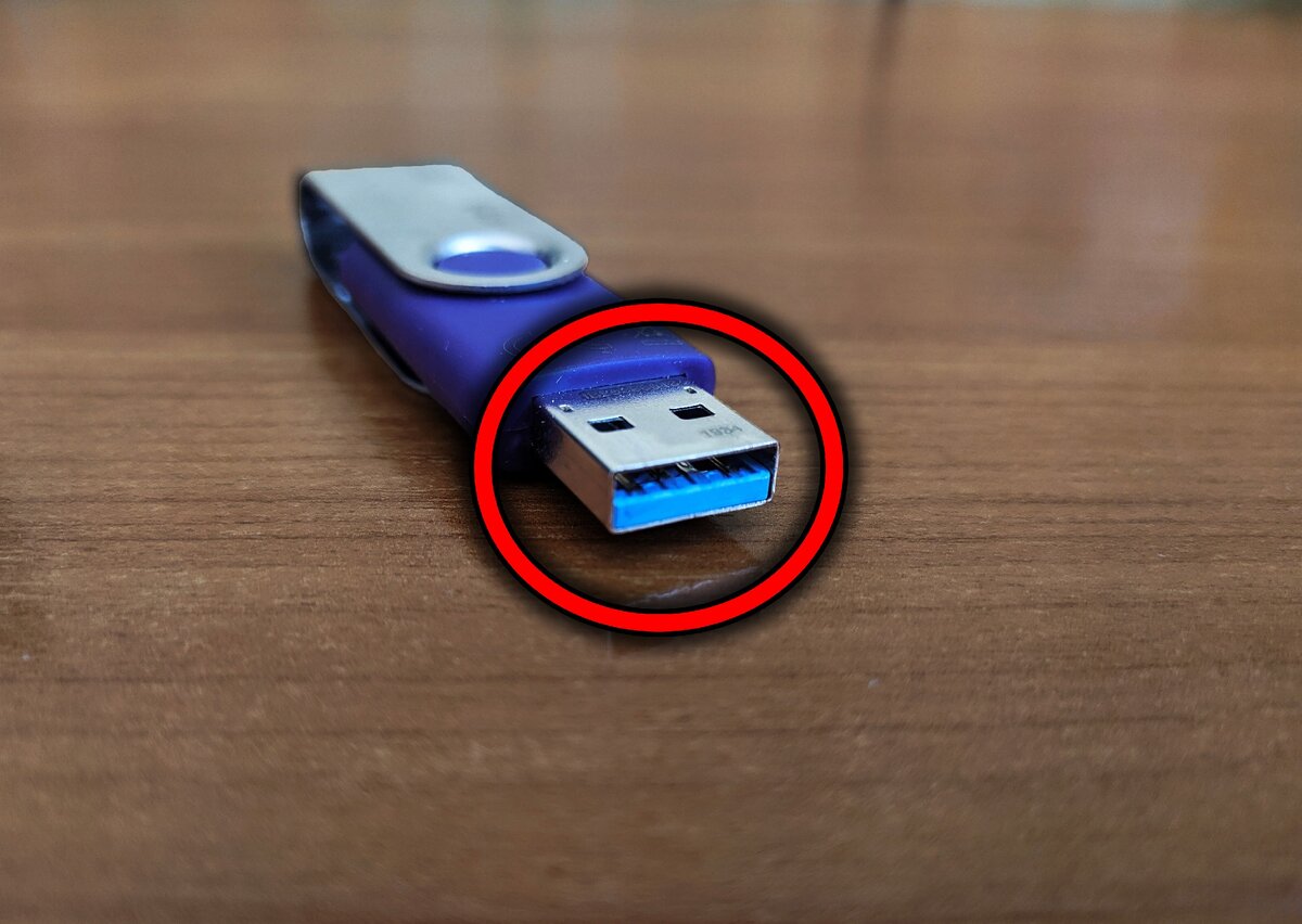 USB Flash Drive (флешка).