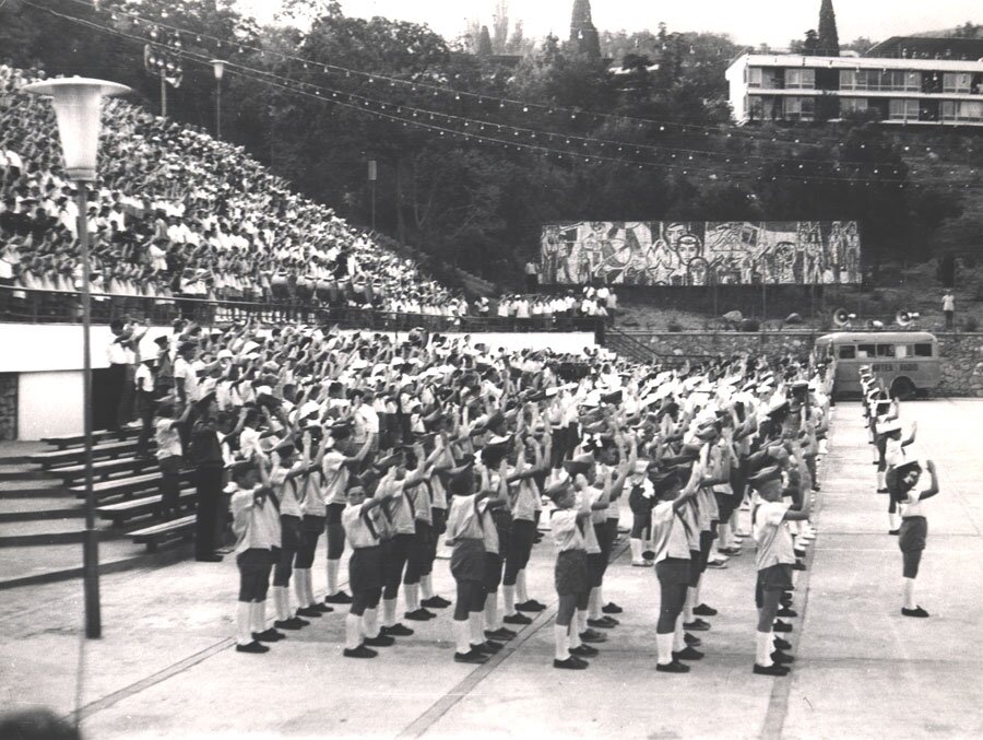 Листайте, пожалуйста, используя стрелочку справа