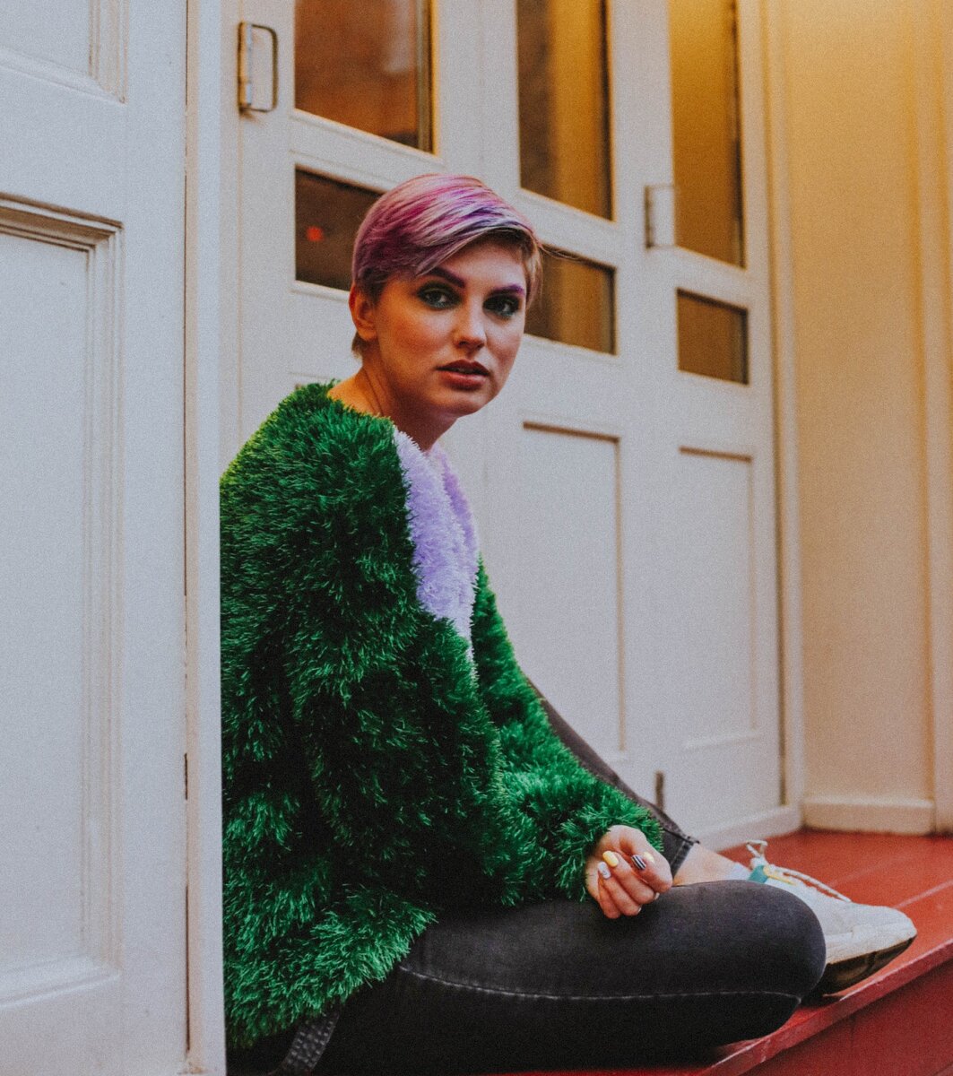 Фрилансер обыкновенный в привычной среде обитания - рядом с кофейней :)