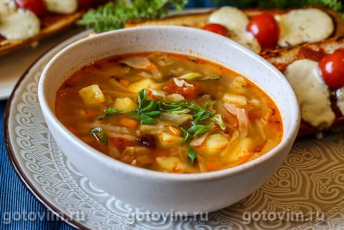  Постные щи со свежей капустой и фасолью получаются настолько вкусными и наваристыми, что вы не станете горевать из-за отсутствия мяса в них. Только прислушайтесь к совету: заранее замочите фасоль в холодной воде и сварите отдельно. В щи добавляйте уже вареную фасоль. Так суп получится вкуснее, а бульон более прозрачный, совсем не мутный. И конечно, вы можете сварить щи с обычной фасолью из банки - белой или красной (без томата). Пробуем?Метки: фасоль постные рецепты щи
