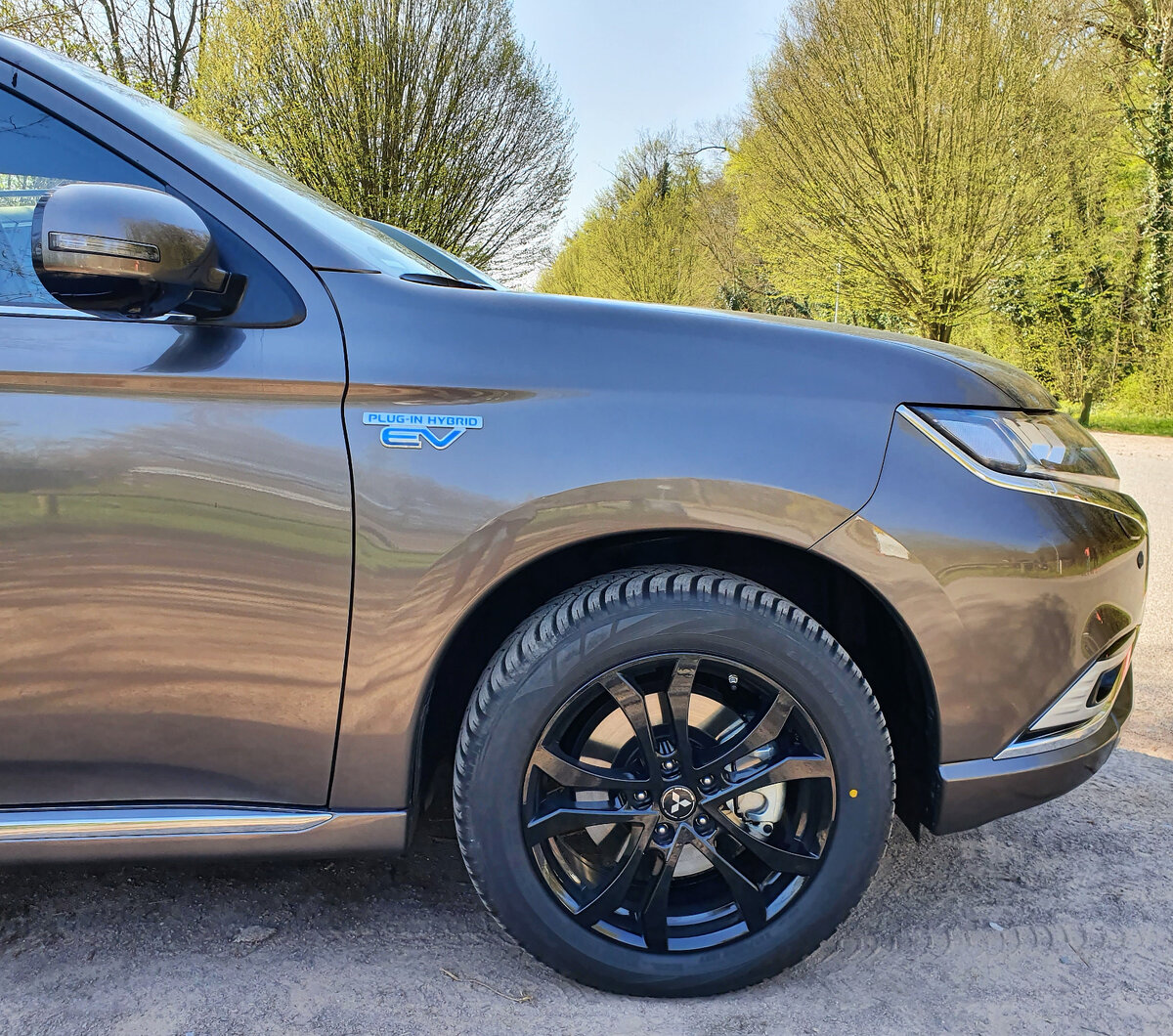 Mitsubishi Outlander Plug-in-Hybrid в городе может проехать на электричестве до 54 км.