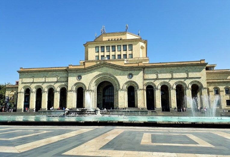 Площадь Республики в Ереване. Армения