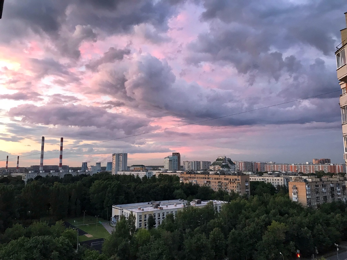 Вид из моего общежития после дождя. 