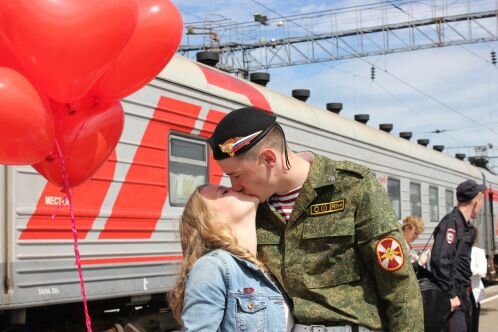 Пьяные дембеля секс с солдатами порно видео