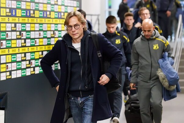 Валерий Карпин