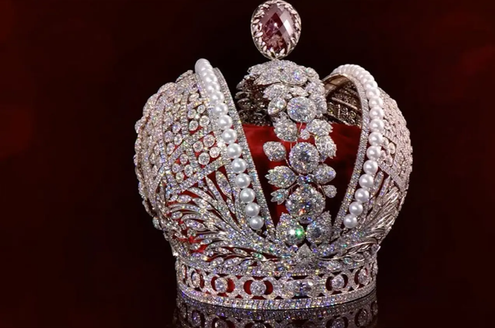 бриллианты традиционно используются для украшения монархических реликвий как символ власти