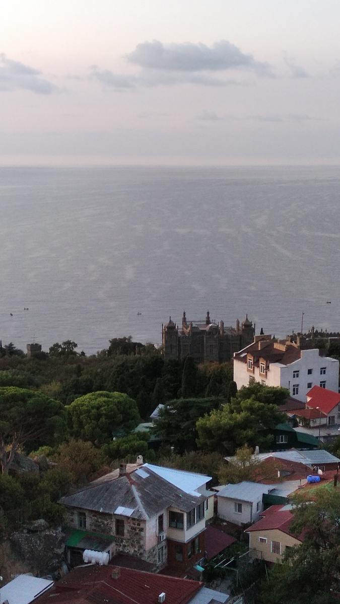 Вид на Воронцовский дворец. Алупка