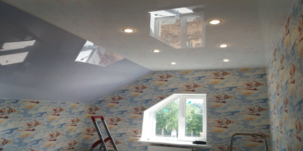 Натяжные потолки на мансарде