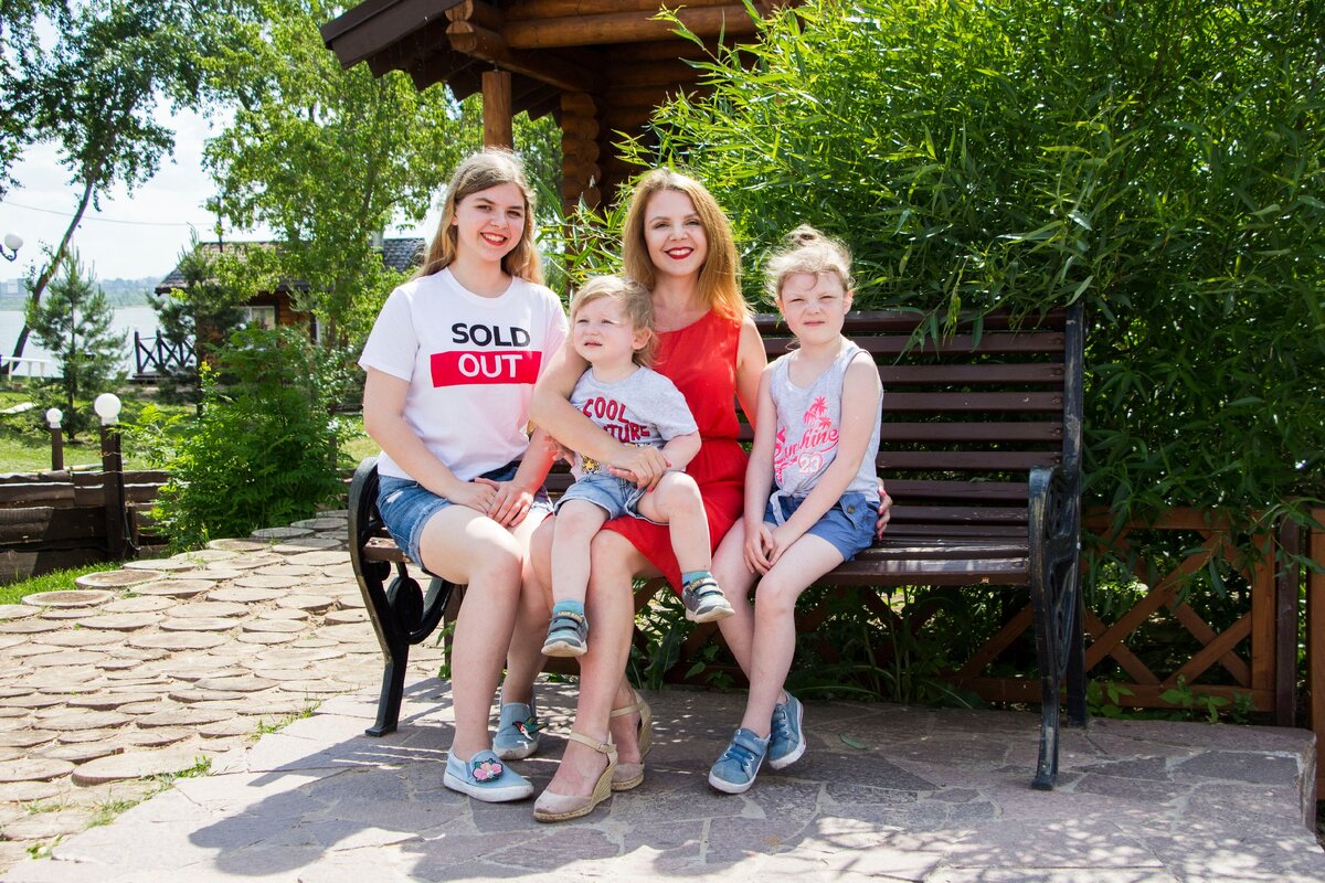 Счастливая жена и мама))