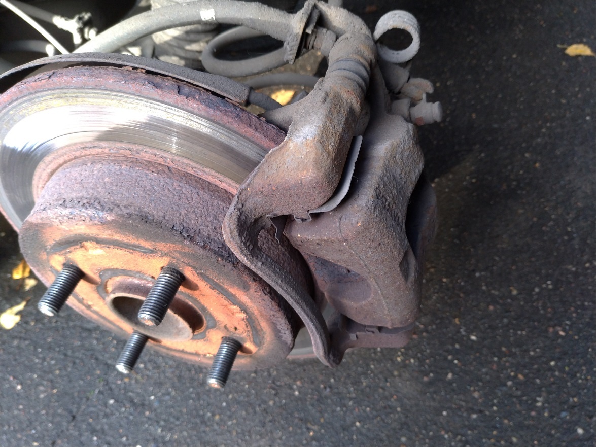 Фото замены колодок из личного архива