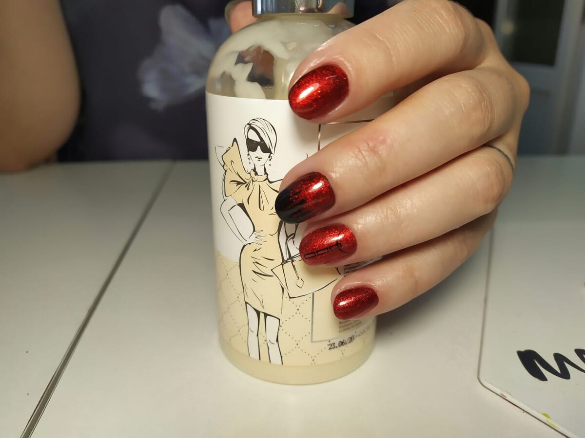 С таким маникюром ходила 1,5 месяца