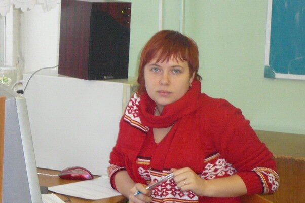 Тут ей 21, выглядит суровой теткой. Очень суровой. Я ее тогда даже побаивался. 