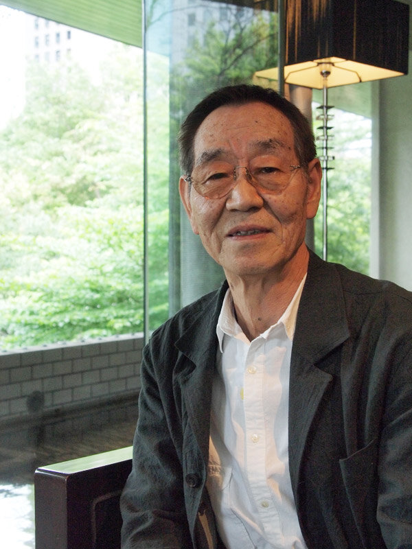 Собственно человек который это всё придумал - Сугии Гисабуро. Будъте знакомы. 